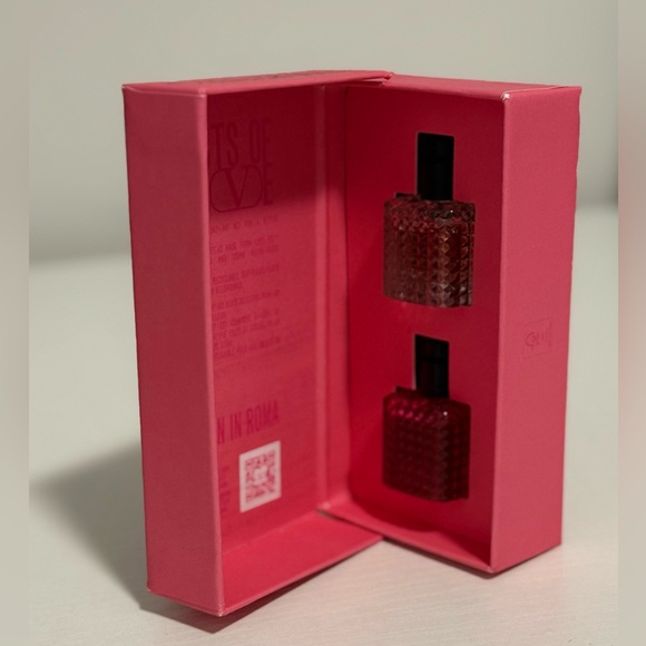 Valentino Pink Born in Roma Perfume Box - Picture 2 of 6